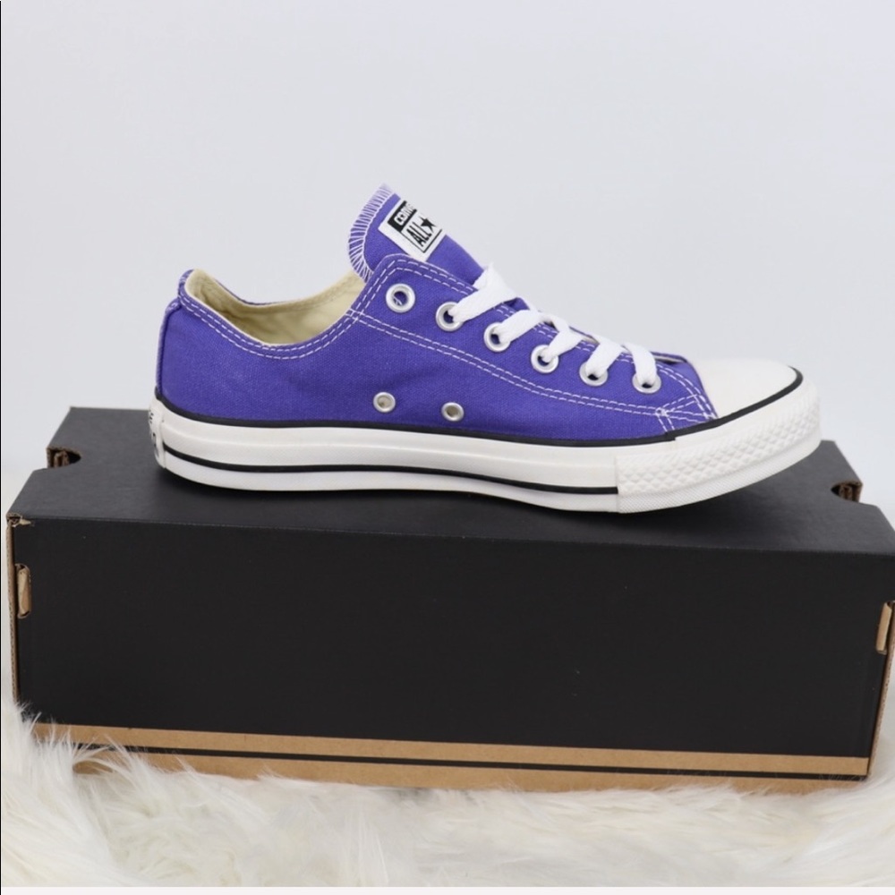 $128 Retail 9 Women's Converse - Picture 3 of 5
